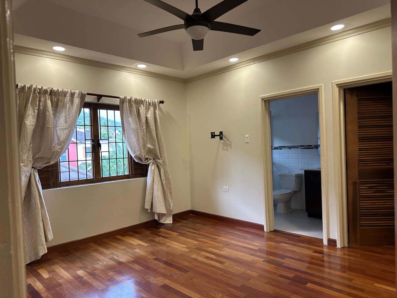 Sixth image of 4- Rosa Place in Kingston 6, St. Andrew, Jamaica - property is For Rent