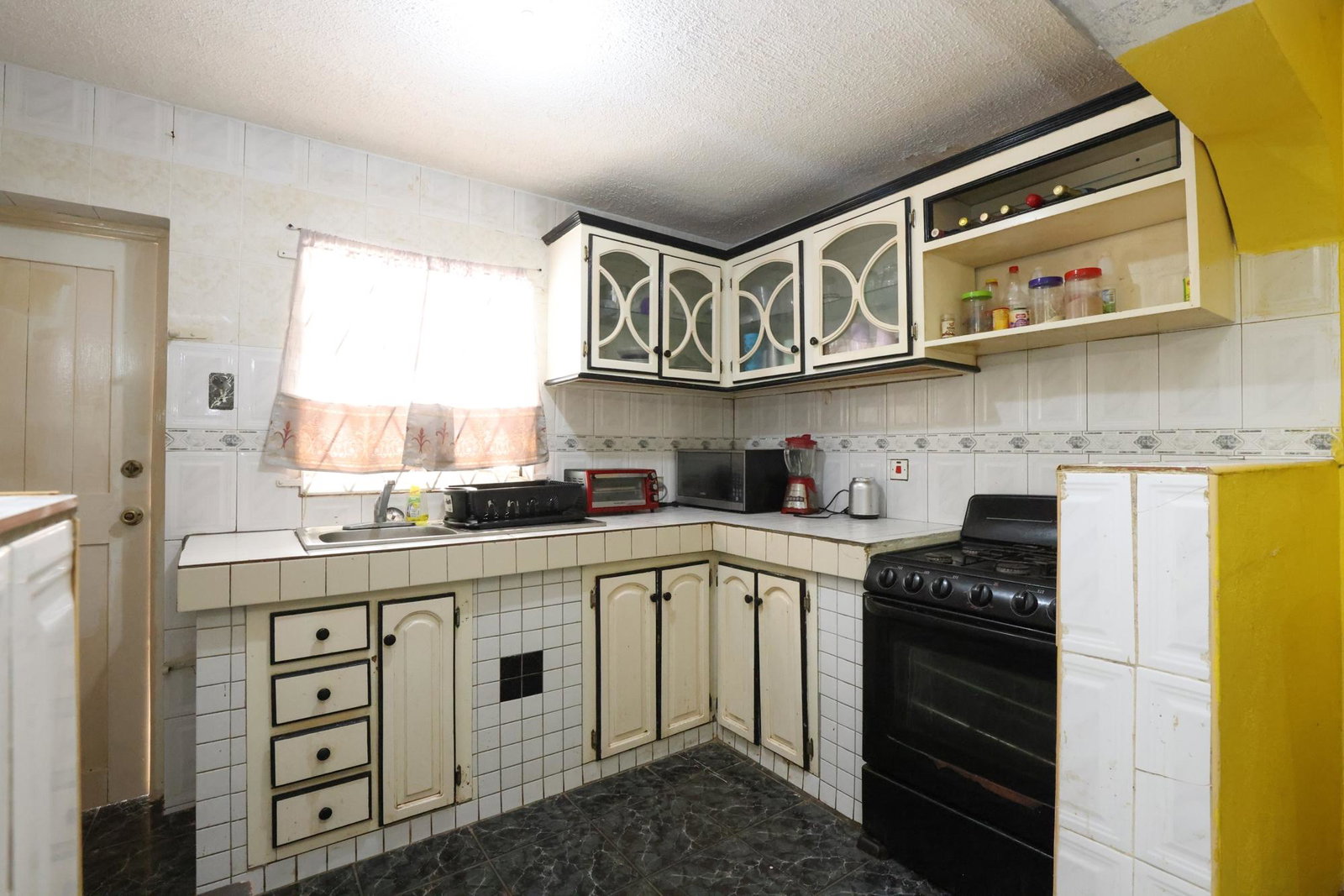 Spacious-3-Bedroom-Townhouse-for-Rent-on-Washington-Boulevard-St.-Andrew-Jamaica Nineteenth image of 2a Washington Boulevard in Kingston 20, St. Andrew, Jamaica - property is For Rent