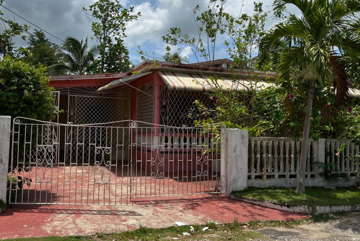 Second image of 14 Longwood Contemporary Clo in Santa Cruz, St. Elizabeth, Jamaica - property is For Sale
