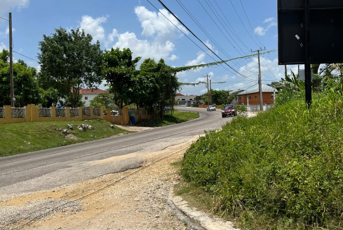 Nineteenth image of 14 Longwood Contemporary Clo in Santa Cruz, St. Elizabeth, Jamaica - property is For Sale