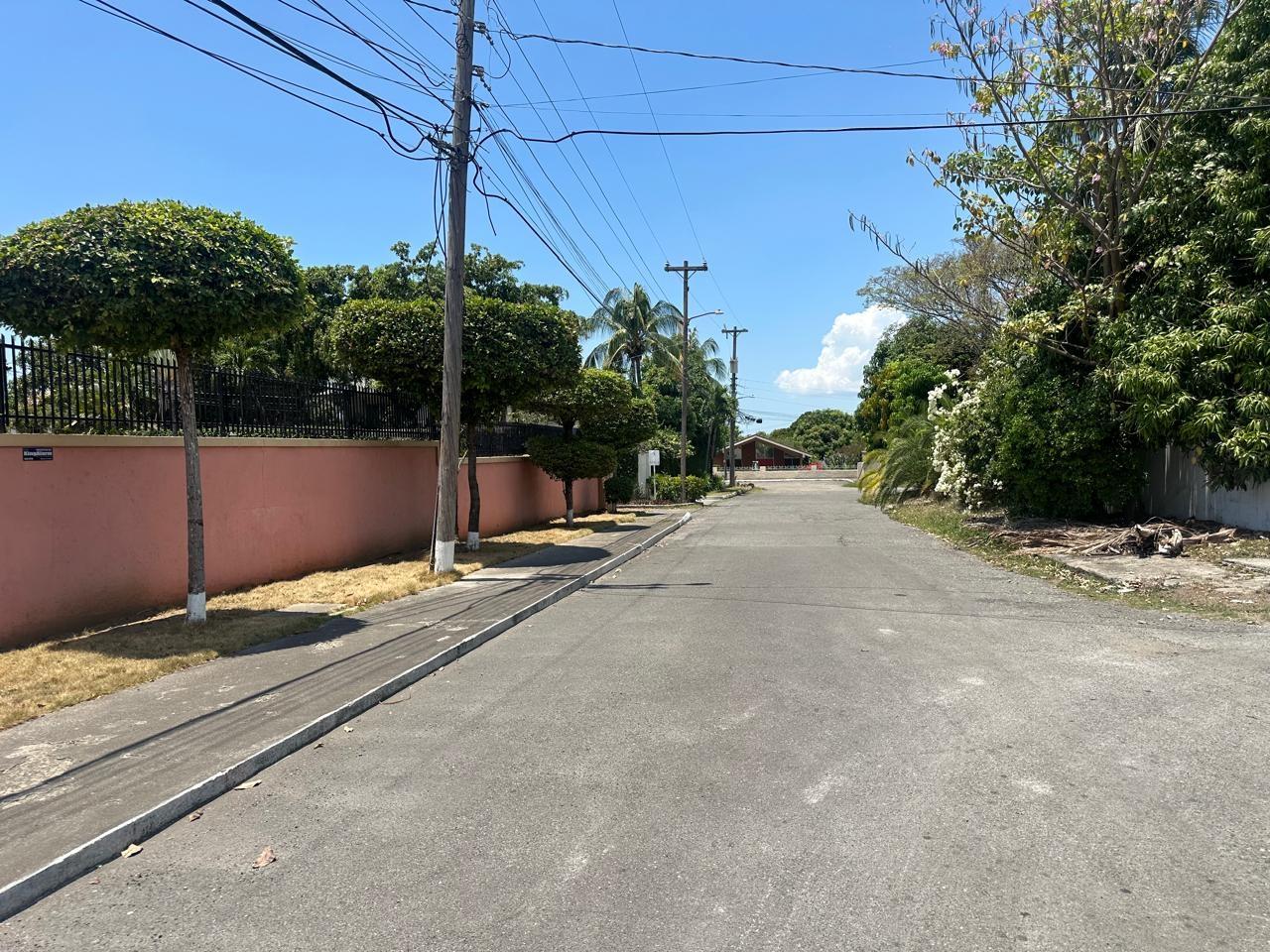 Townhouse-for-Rent-at-5-Linstone-Crescent-Kingston-St.-Andrew-Jamaica Second image of 5 Linstone Crescent, Kingst in Kingston 10, St. Andrew, Jamaica - property is For Rent