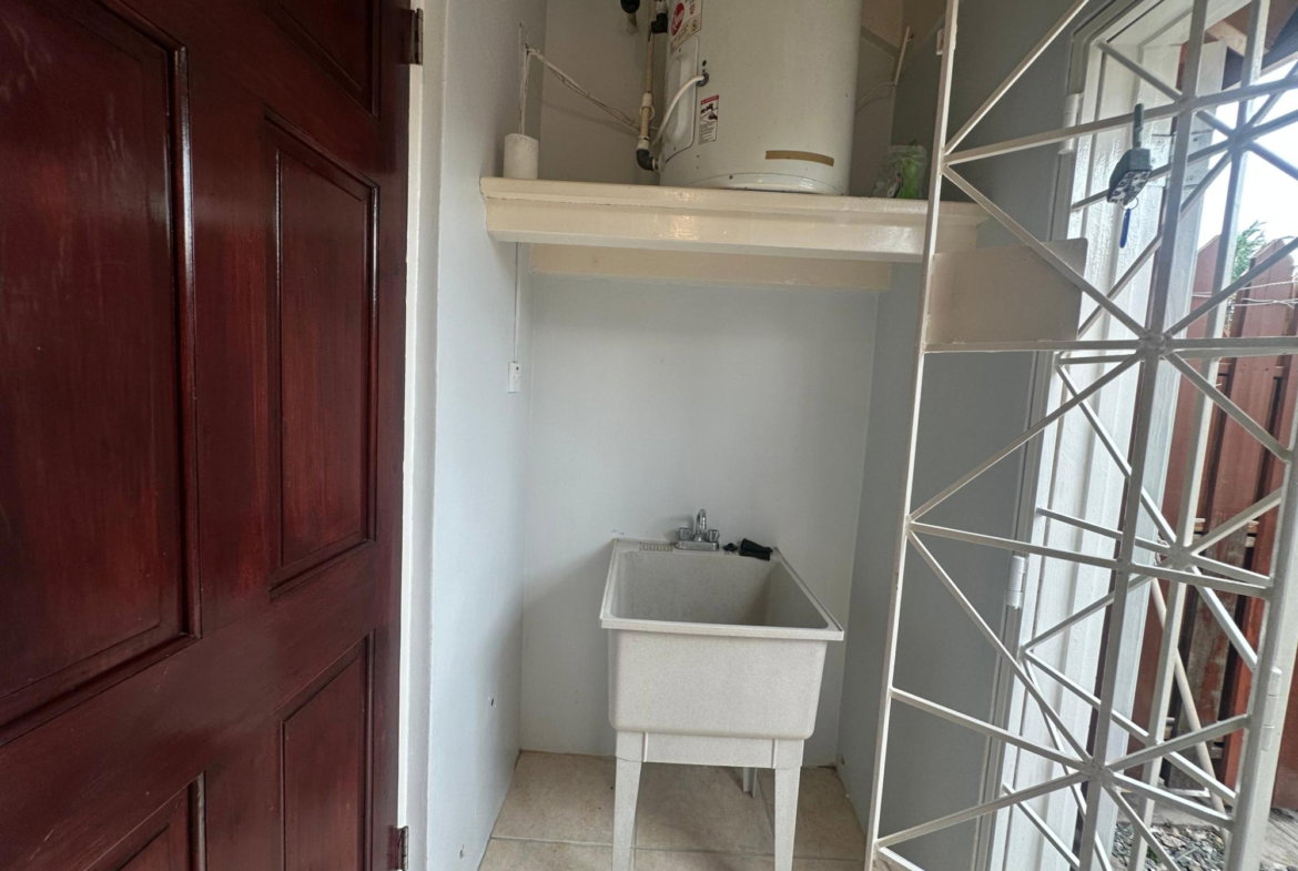 Thirteenth image of 5 Linstone Crescent, Kingst in Kingston 10, St. Andrew, Jamaica - property is For Rent