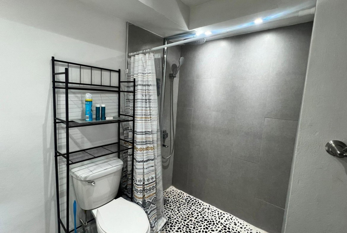 Fourteenth image of 8g-1-3 Kings Street in KINGSTON, Kingston, Jamaica - property is For Rent