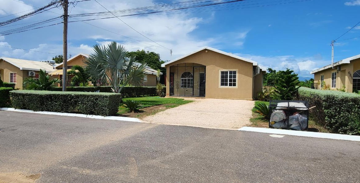 Fifth image of 686- Phoenix Park Village in Phoenix Park, St. Catherine, Jamaica - property is For Rent