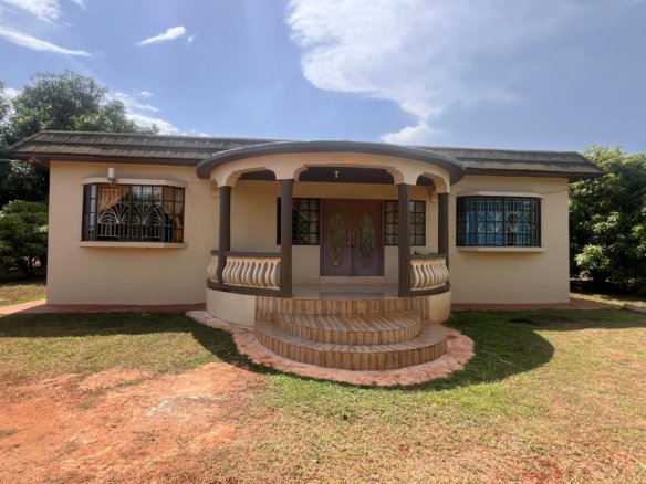 First image of Gazeland st Elizabeth in Gazeland, St. Elizabeth, Jamaica - property is For Sale