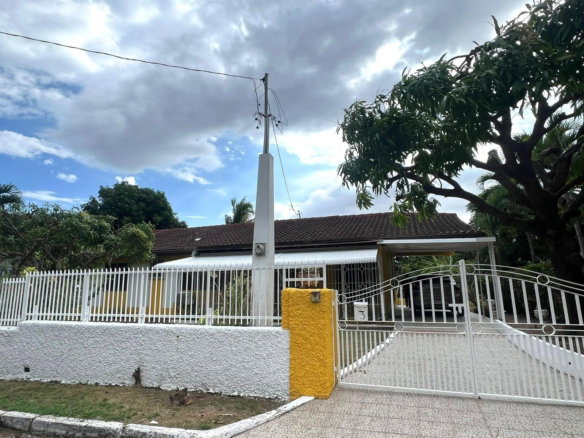 First image of 3 Birdsucker Close in Kingston 8, St. Andrew, Jamaica - property is For Rent