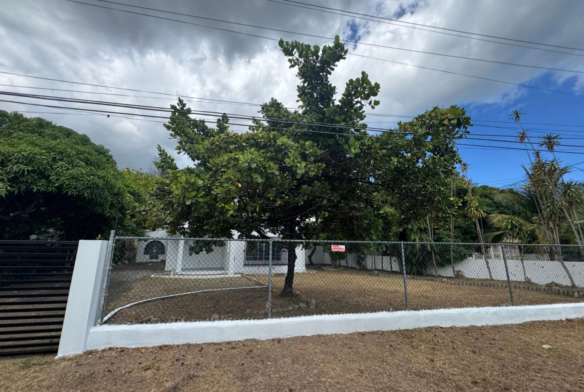 Second image of 4 Avesbury Ave in Kingston 6, St. Andrew, Jamaica - property is For Rent
