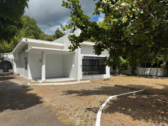 First image of 4 Avesbury Ave in Kingston 6, St. Andrew, Jamaica - property is For Rent