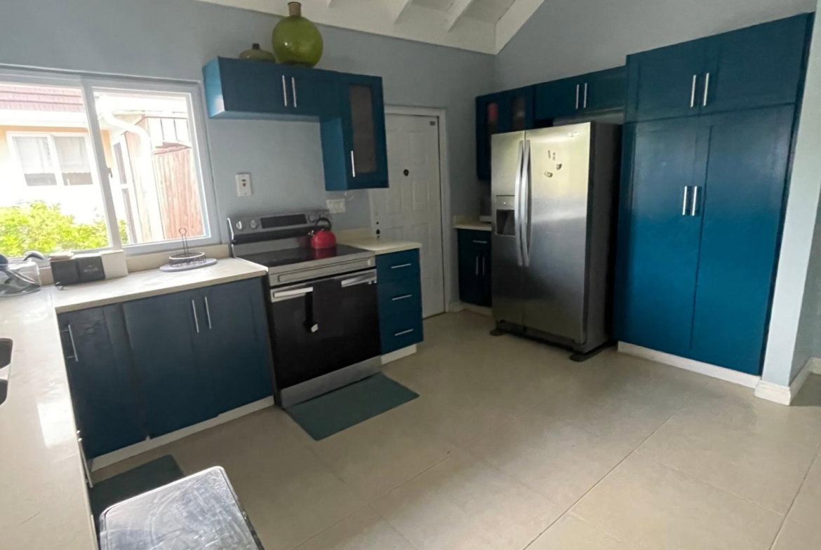 Eleventh image of 336 Guava Avenue, 