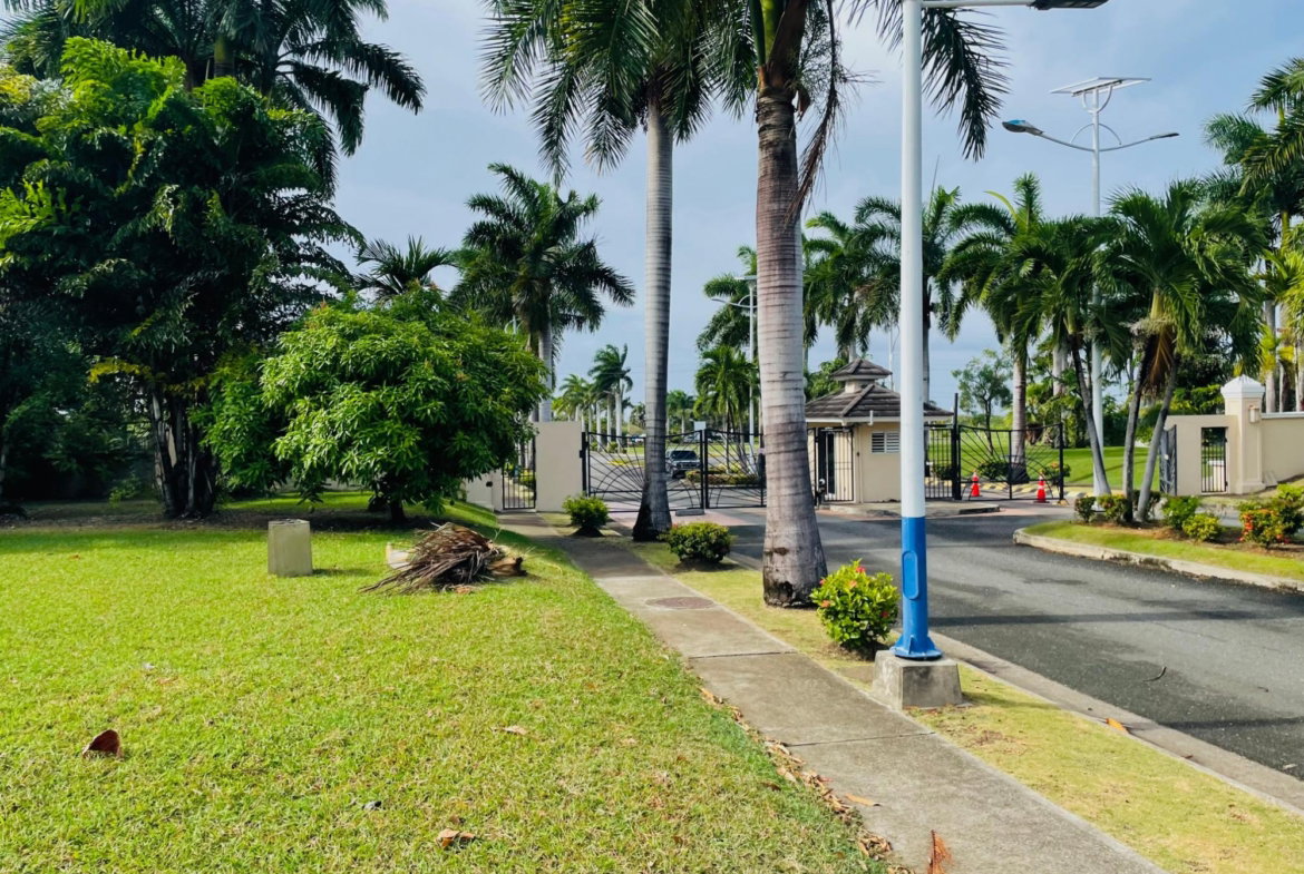 Third image of 336 Guava Avenue, 