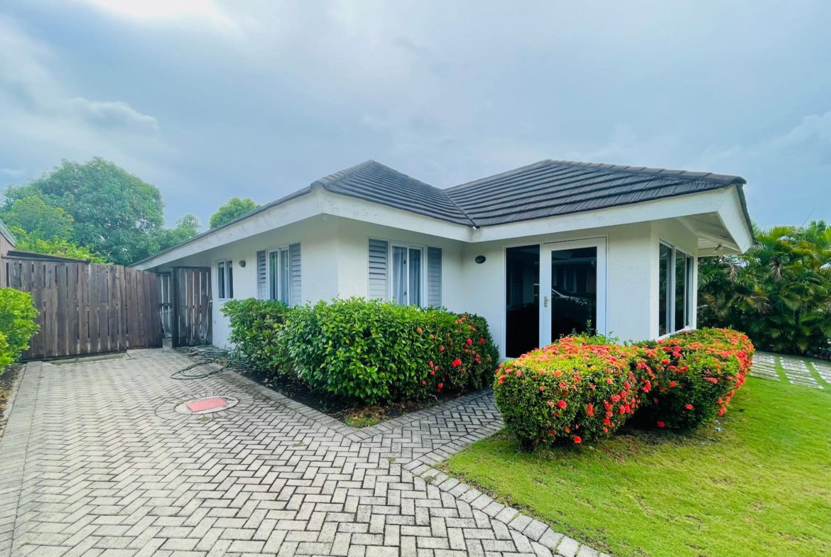 Fifth image of 336 Guava Avenue, 