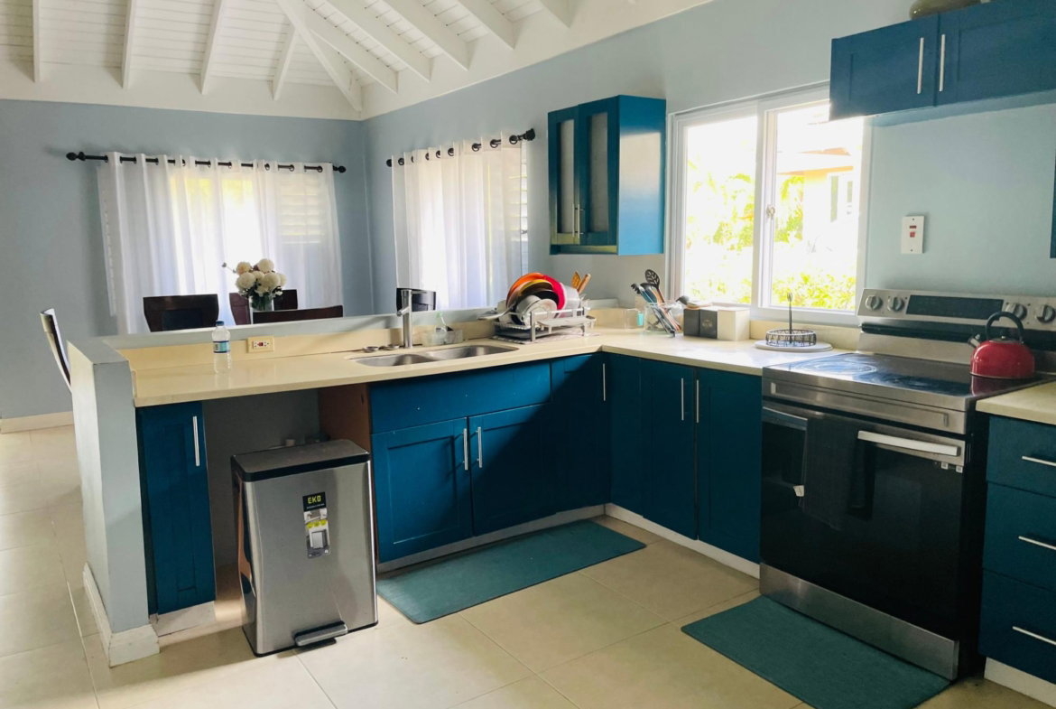 Tenth image of 336 Guava Avenue, 