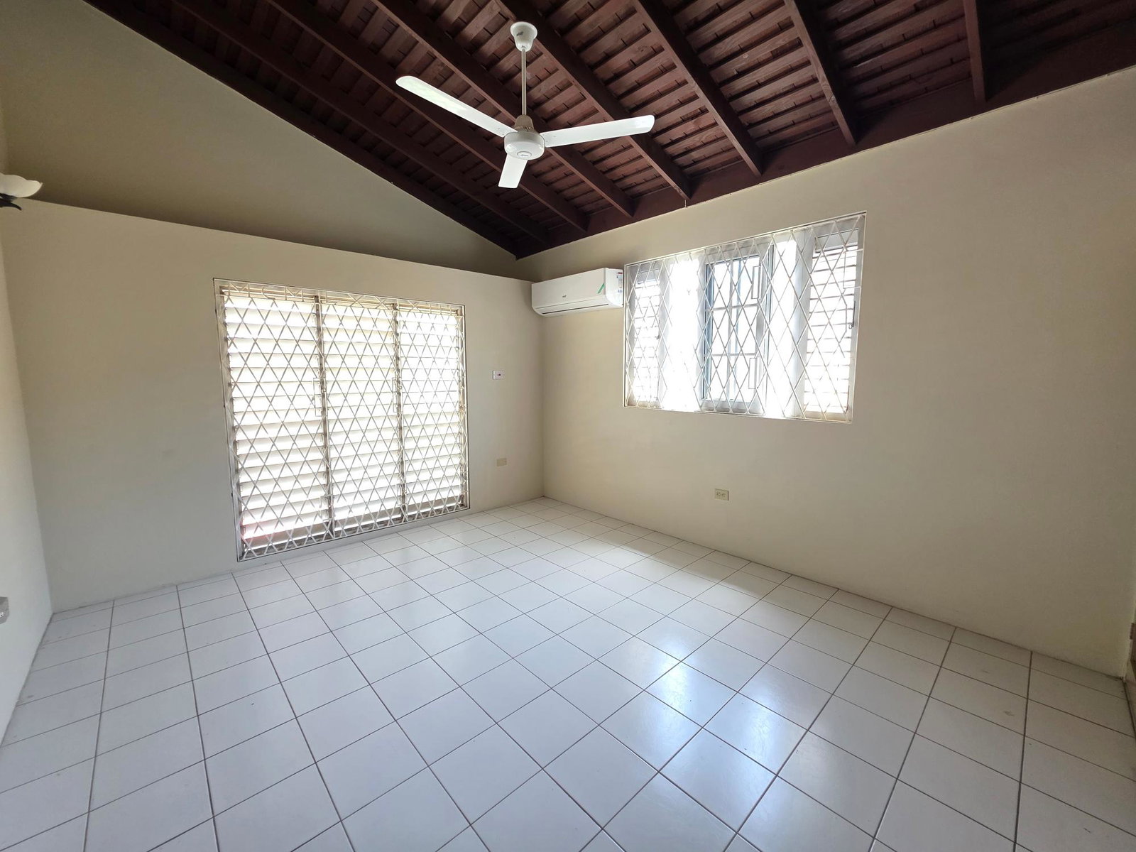 3-Bedroom-Townhouse-for-Rent-in-Waterworks-Country-Club-St.-Andrew-Jamaica Fifteenth image of 68-6-8 Waterworks Road in Kingston 8, St. Andrew, Jamaica - property is For Rent