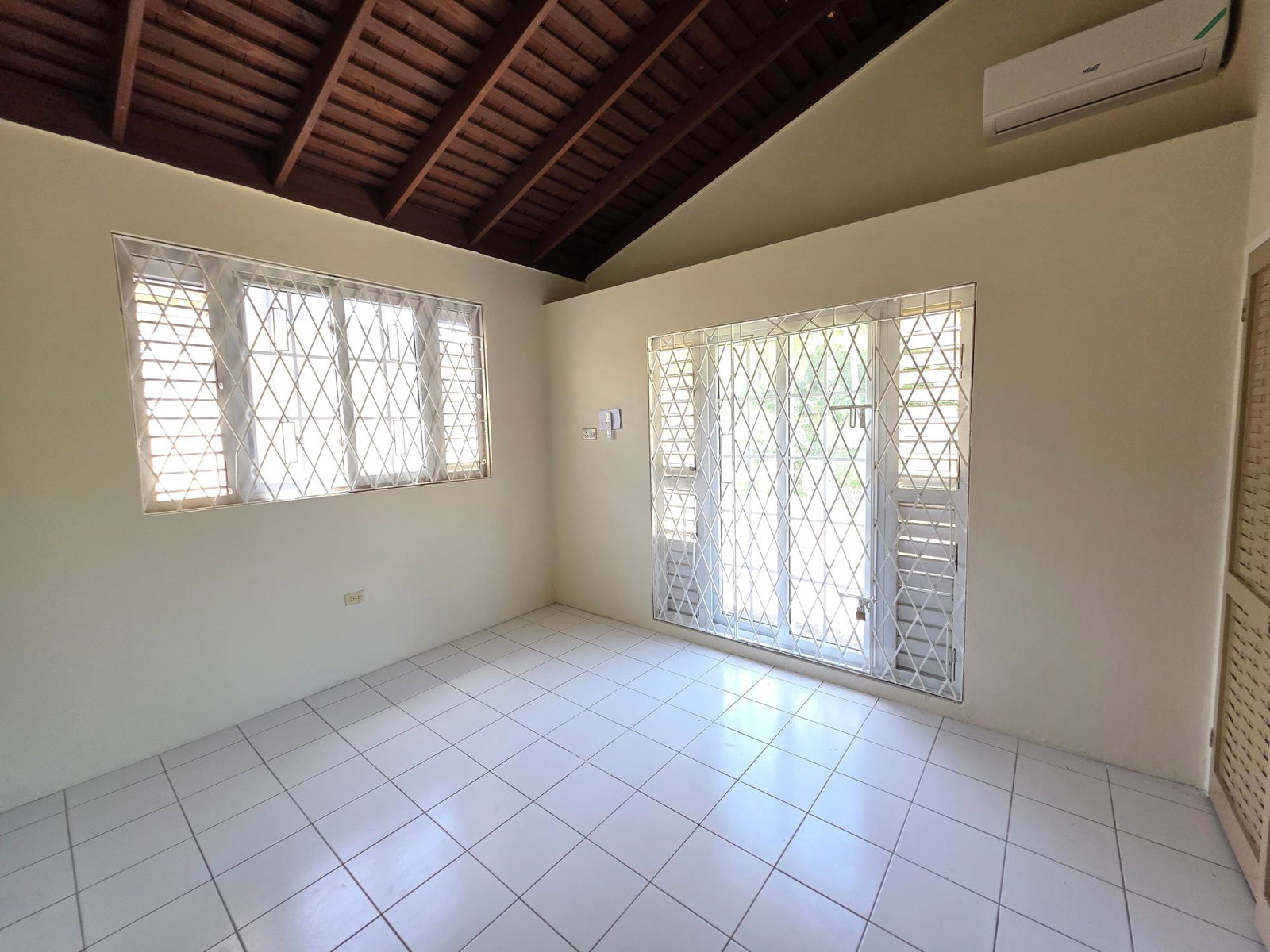 3-Bedroom-Townhouse-for-Rent-in-Waterworks-Country-Club-St.-Andrew-Jamaica Twenty-Sixth image of 68-6-8 Waterworks Road in Kingston 8, St. Andrew, Jamaica - property is For Rent