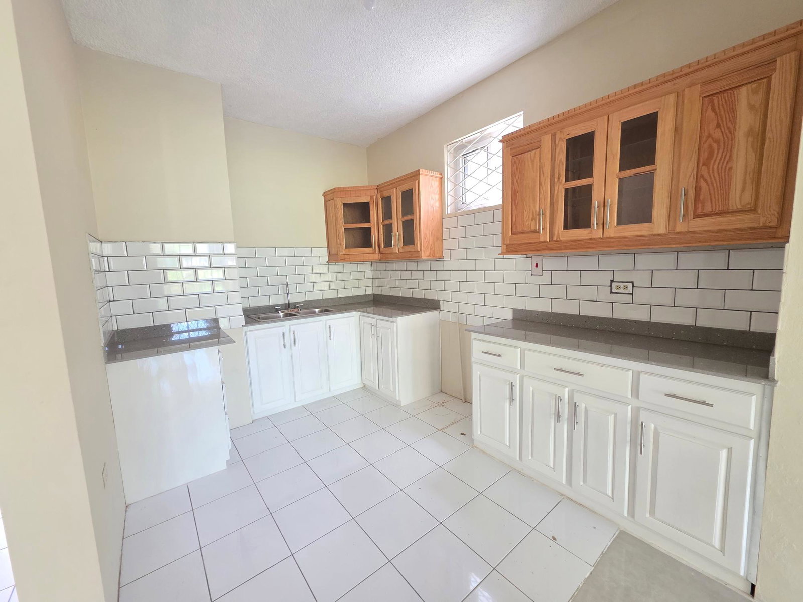 3-Bedroom-Townhouse-for-Rent-in-Waterworks-Country-Club-St.-Andrew-Jamaica Sixth image of 68-6-8 Waterworks Road in Kingston 8, St. Andrew, Jamaica - property is For Rent
