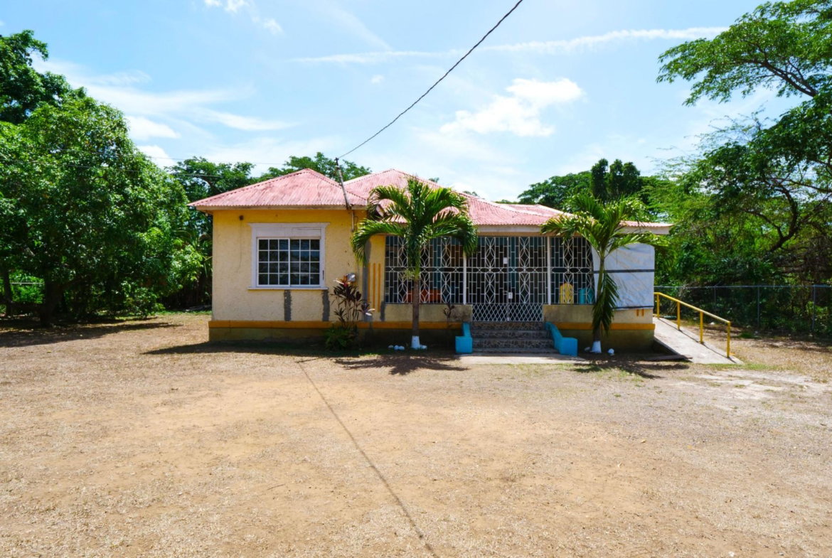 Sixth image of Four Paths in Four Paths, Clarendon, Jamaica - property is For Sale