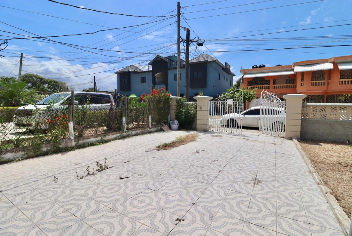 Fourth image of 125 Andra Crescent, Edgewater in Bridgeport, St. Catherine, Jamaica - property is For Sale