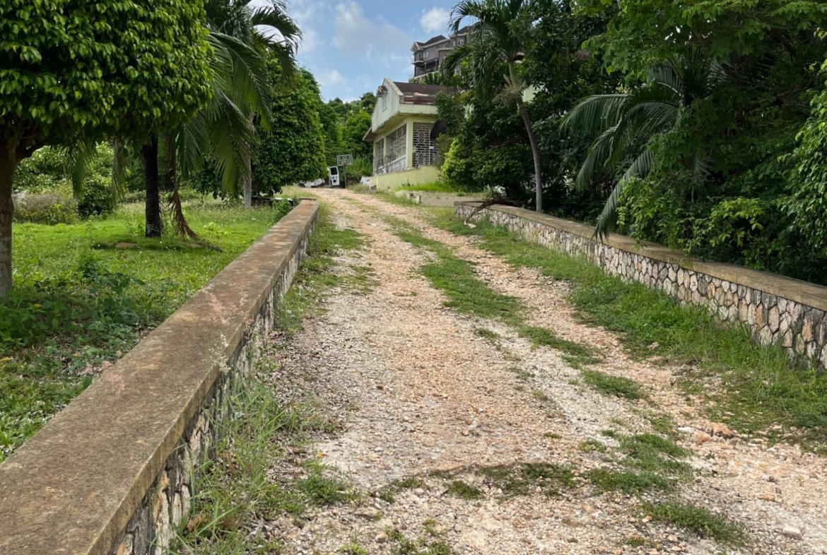 Fourth image of 9 Green Glebe Road East ki in Kingston 19, St. Andrew, Jamaica - property is For Sale