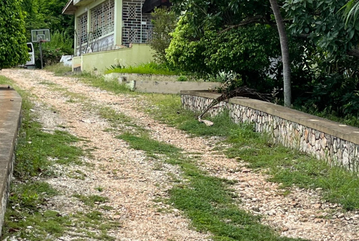 Seventh image of 9 Green Glebe Road East ki in Kingston 19, St. Andrew, Jamaica - property is For Sale