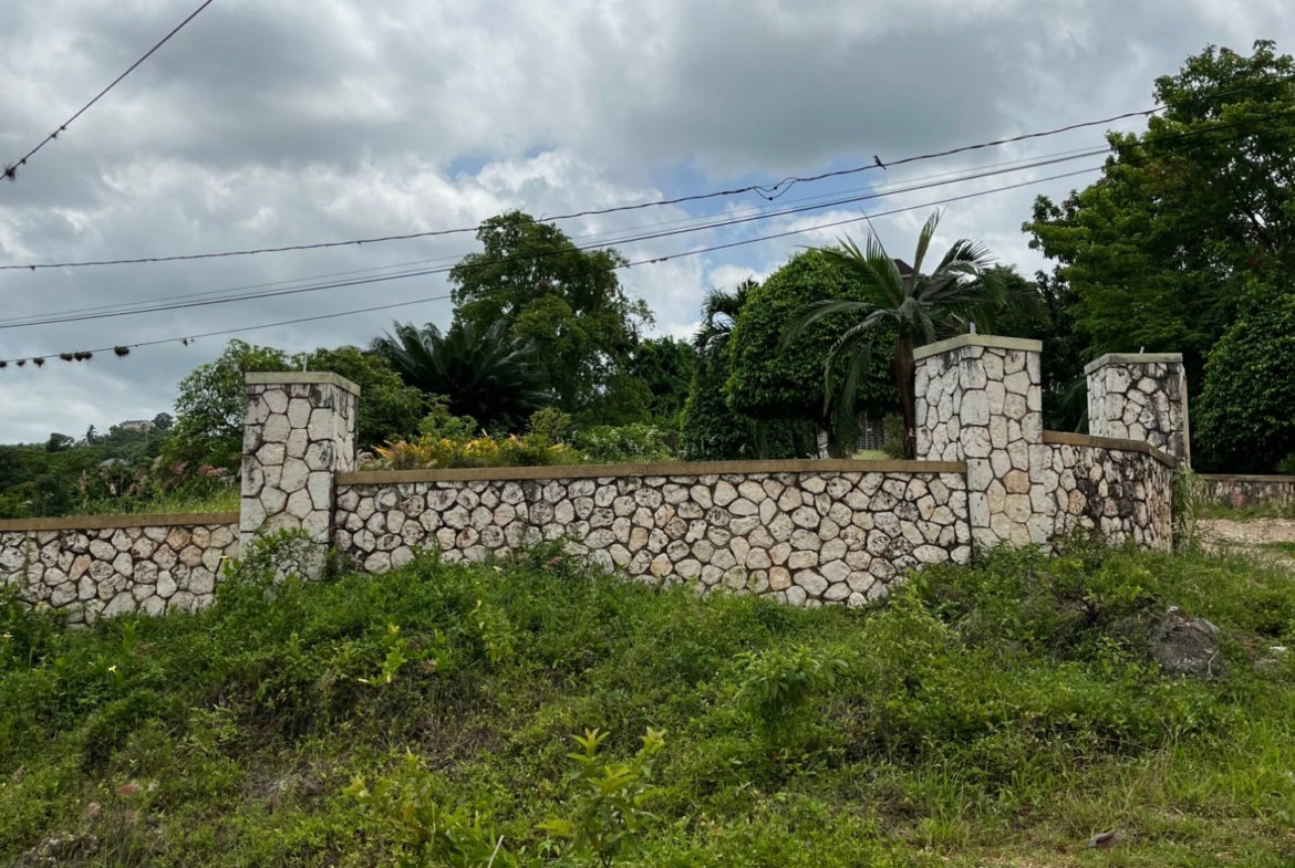 Tenth image of 9 Green Glebe Road East ki in Kingston 19, St. Andrew, Jamaica - property is For Sale