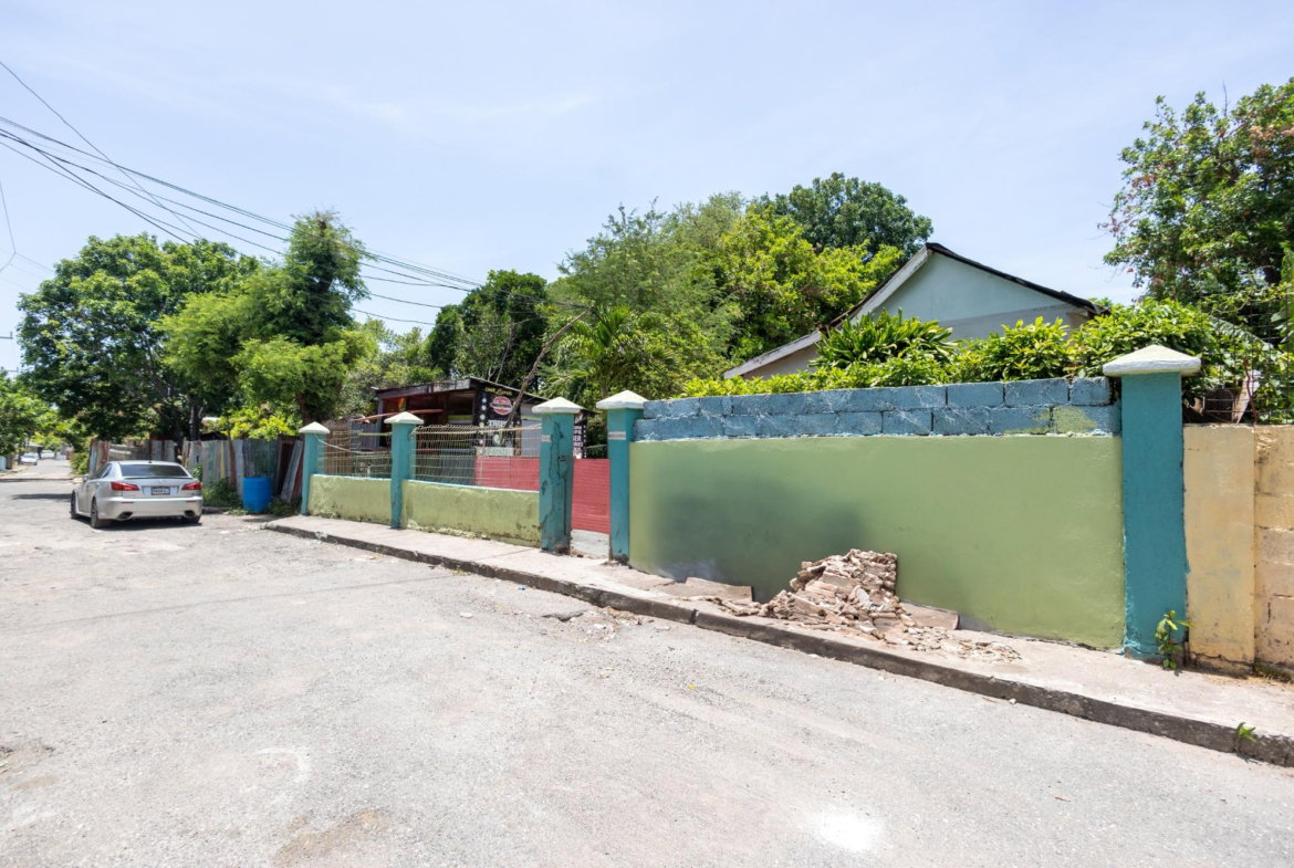 Second image of 7 Rollington Avenue in Kingston 2, Kingston, Jamaica - property is For Sale