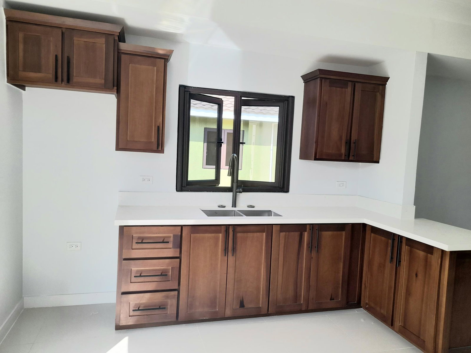 Eighth image of 472 Oak Estates Phase 1 in Portmore Pines, St. Catherine, Jamaica - property is For Rent