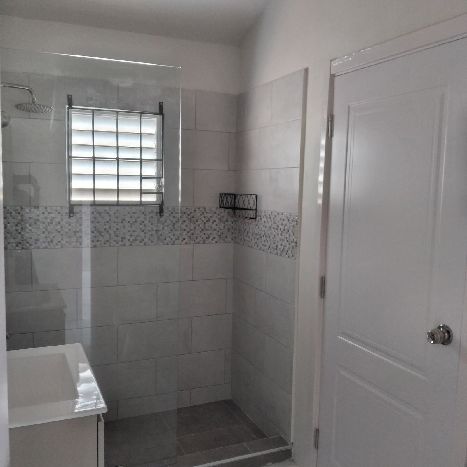 Seventh image of 533 Phoenix Park Village 2 in Greater Portmore, St. Catherine, Jamaica - property is For Rent