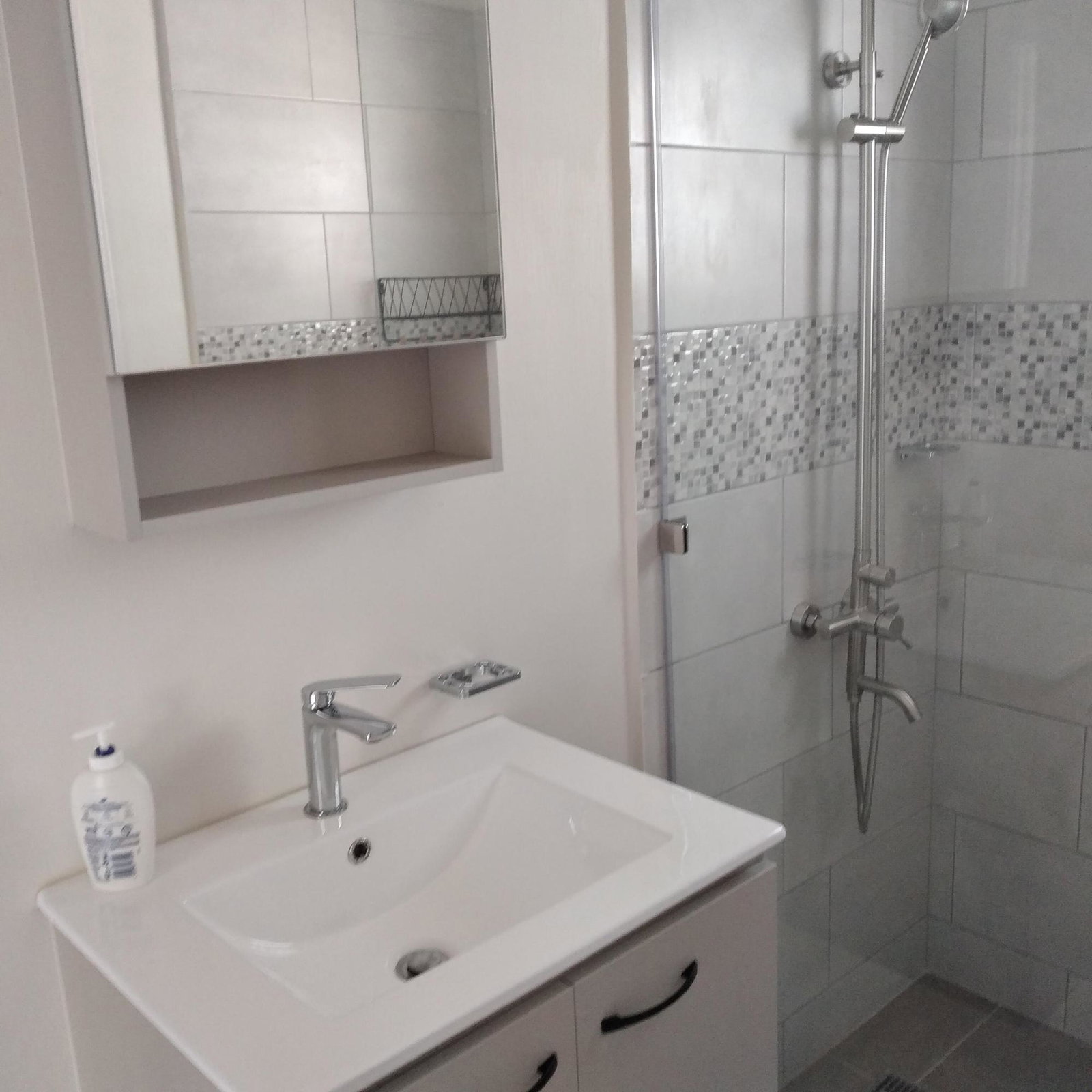 Ninth image of 533 Phoenix Park Village 2 in Greater Portmore, St. Catherine, Jamaica - property is For Rent