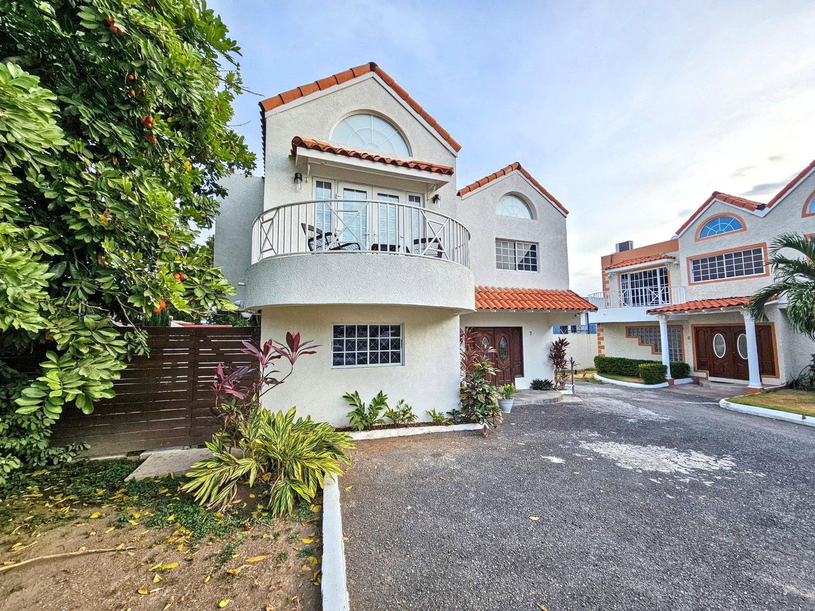 Charming-2-Bedroom-Detached-House-for-Rent-in-Kingstons-Golden-Triangle Second image of 7- 2 Tyndhurst Avenue in Kingston 6, St. Andrew, Jamaica - property is For Rent