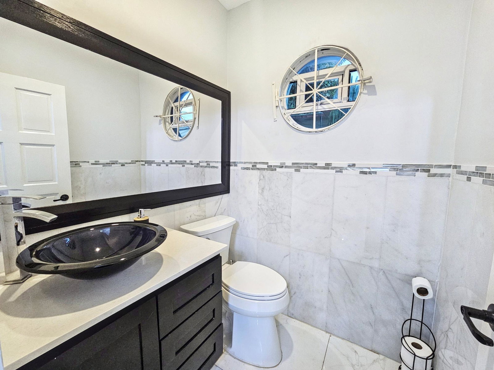 Charming-2-Bedroom-Detached-House-for-Rent-in-Kingstons-Golden-Triangle Sixth image of 7- 2 Tyndhurst Avenue in Kingston 6, St. Andrew, Jamaica - property is For Rent