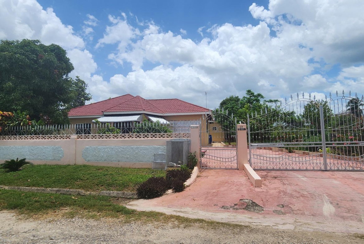Tenth image of 17 Strawberry Hill in Four Paths, Clarendon, Jamaica - property is For Sale