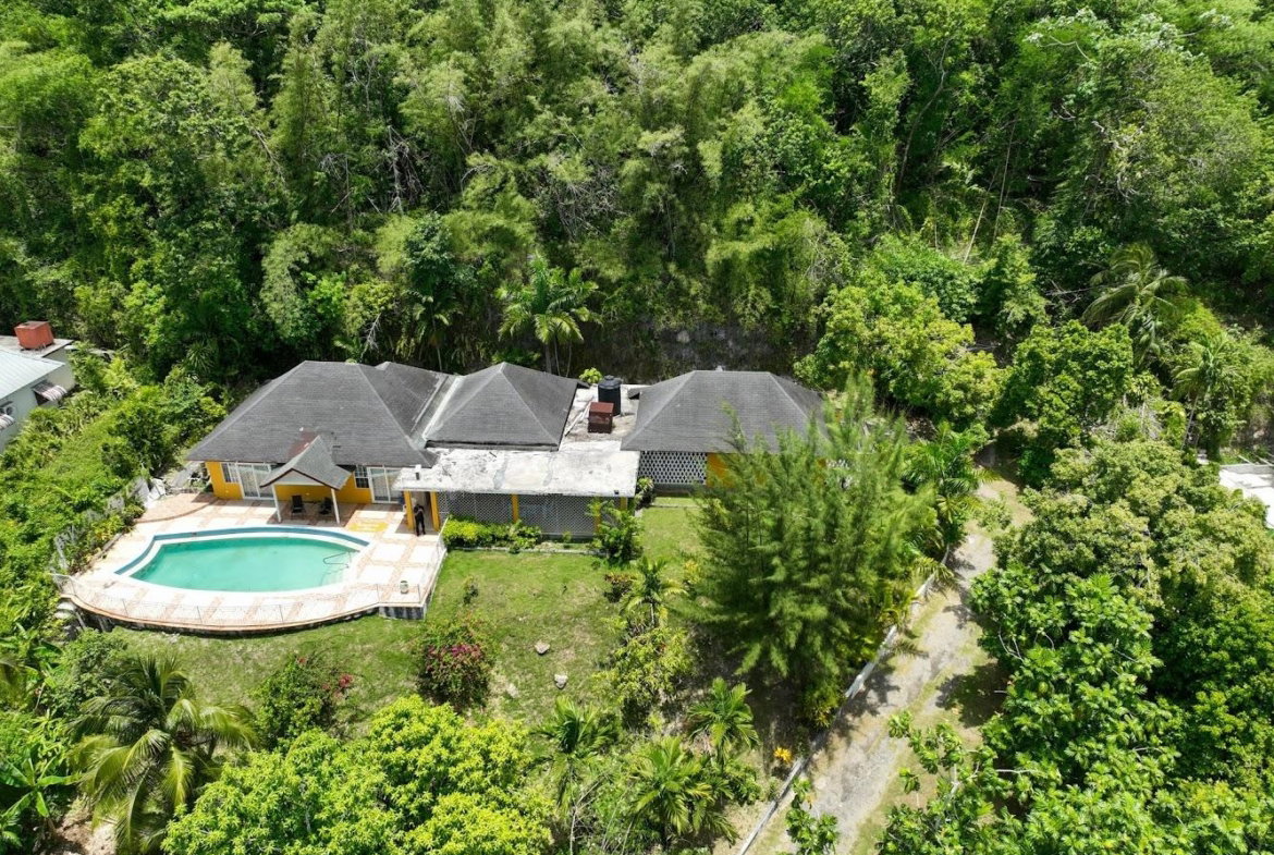 Eleventh image of Peters Avenue in Montego Bay, St. James, Jamaica - property is For Rent