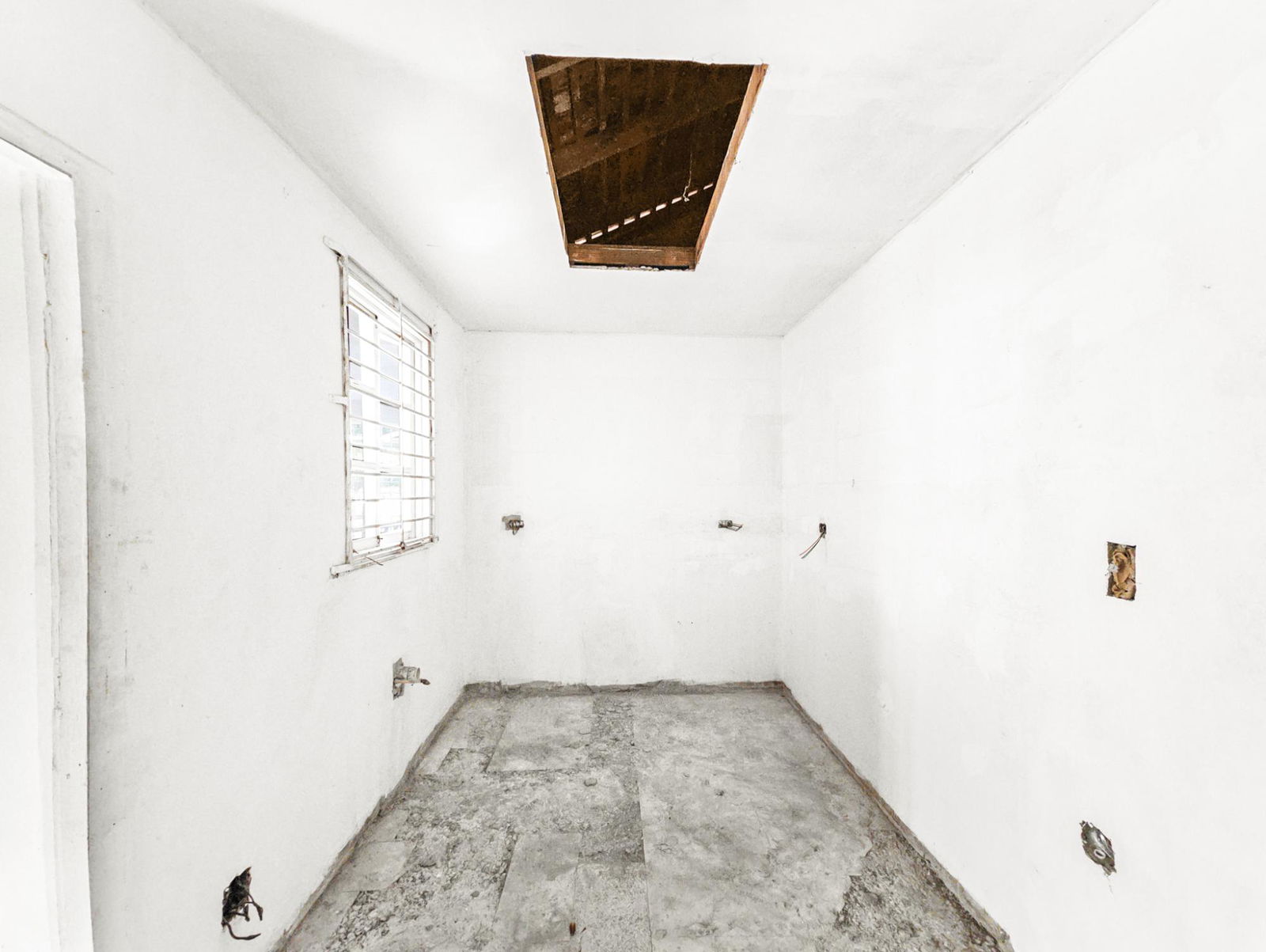 Charming-4-Bedroom-House-for-Sale-in-Jacks-Hill-Kingston-6-–-Renovation-Opportunity Seventh image of 1 Whiteford Close in Kingston 6, St. Andrew, Jamaica - property is For Sale