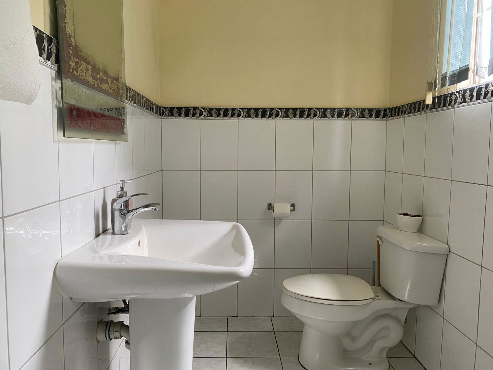 Seventh image of 8 Devon Road in Kingston 10, St. Andrew, Jamaica - property is For Sale