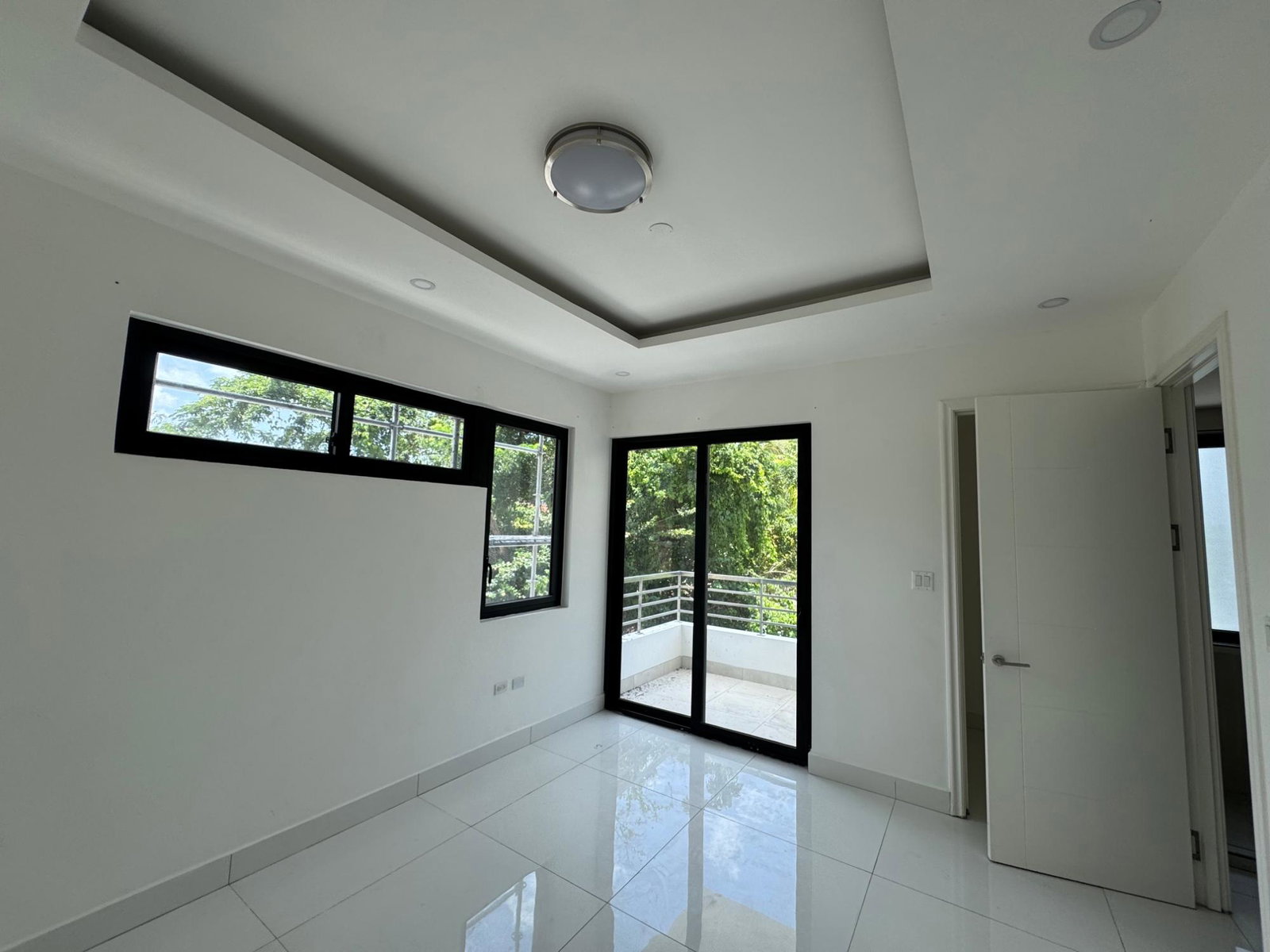 Executive-1-Bedroom-Apartment-for-Rent-in-W39-Wellington-Drive-St.-Andrew-Jamaica Seventh image of B104-39 Wellington Drive in Kingston 6, St. Andrew, Jamaica - property is For Rent
