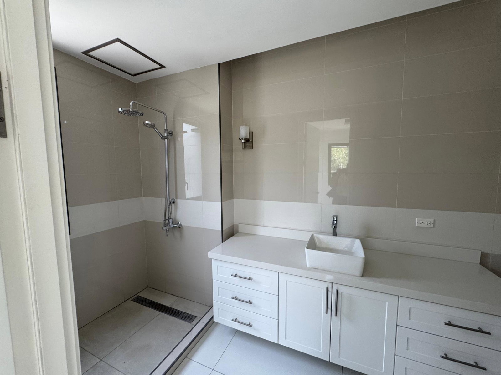 Executive-1-Bedroom-Apartment-for-Rent-in-W39-Wellington-Drive-St.-Andrew-Jamaica Eighth image of B104-39 Wellington Drive in Kingston 6, St. Andrew, Jamaica - property is For Rent