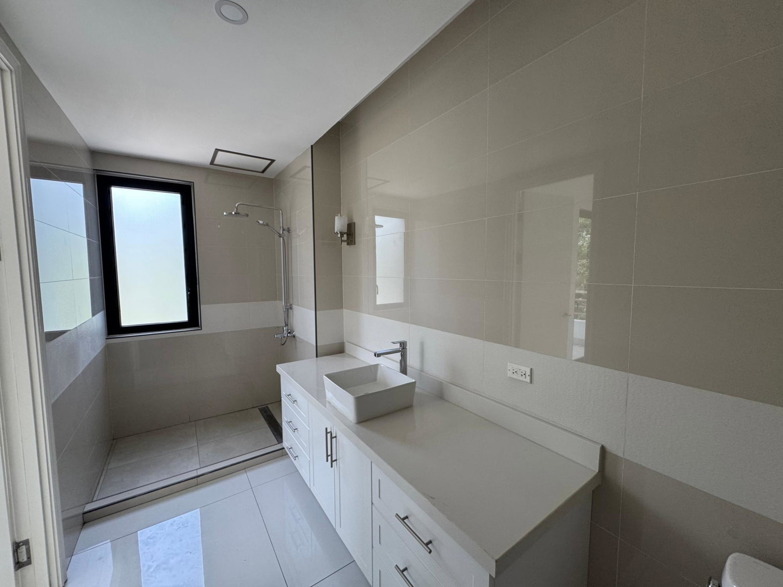 Executive-1-Bedroom-Apartment-for-Rent-in-W39-Wellington-Drive-St.-Andrew-Jamaica Tenth image of B104-39 Wellington Drive in Kingston 6, St. Andrew, Jamaica - property is For Rent