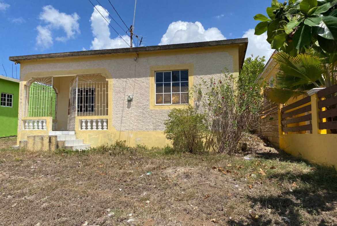 Second image of 1391 Mineral Heights in Mineral Heights, Clarendon, Jamaica - property is For Sale