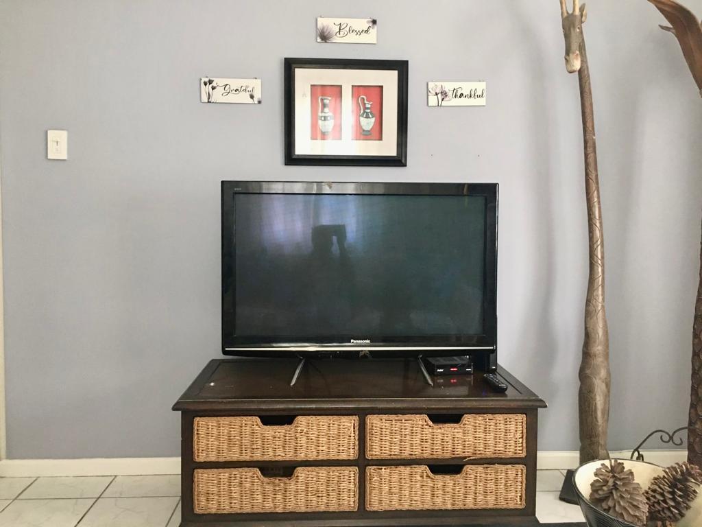 Twenty-Fourth image of Apt 1,-5 st Michael's Terrace in Kingston 6, St. Andrew, Jamaica - property is For Rent