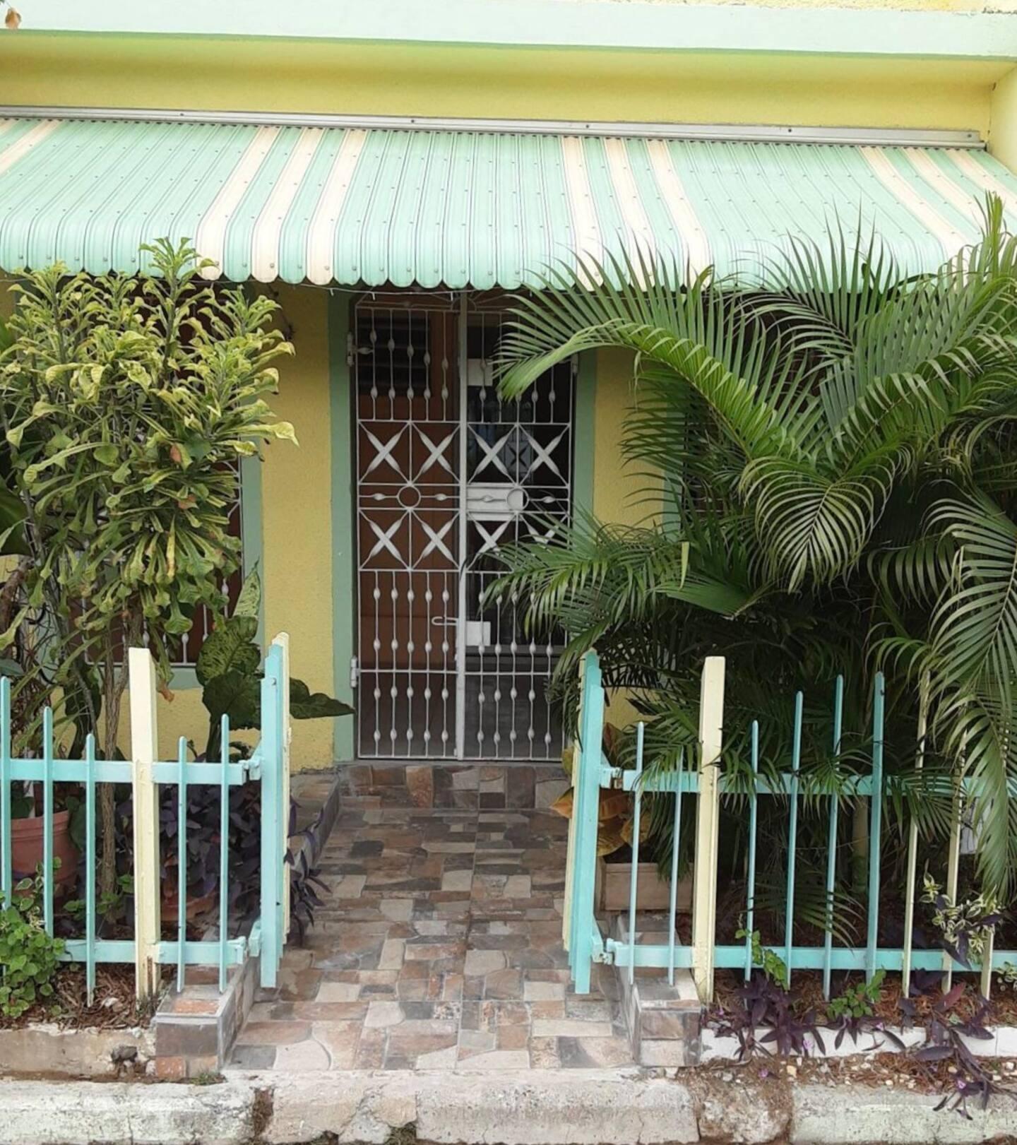 Furnished-2-Bedroom-House-for-Rent-in-Greater-Portmore-St.-Catherine Second image of Lot 683 2 East Greater Portmore in Greater Portmore, St. Catherine, Jamaica - property is For Rent
