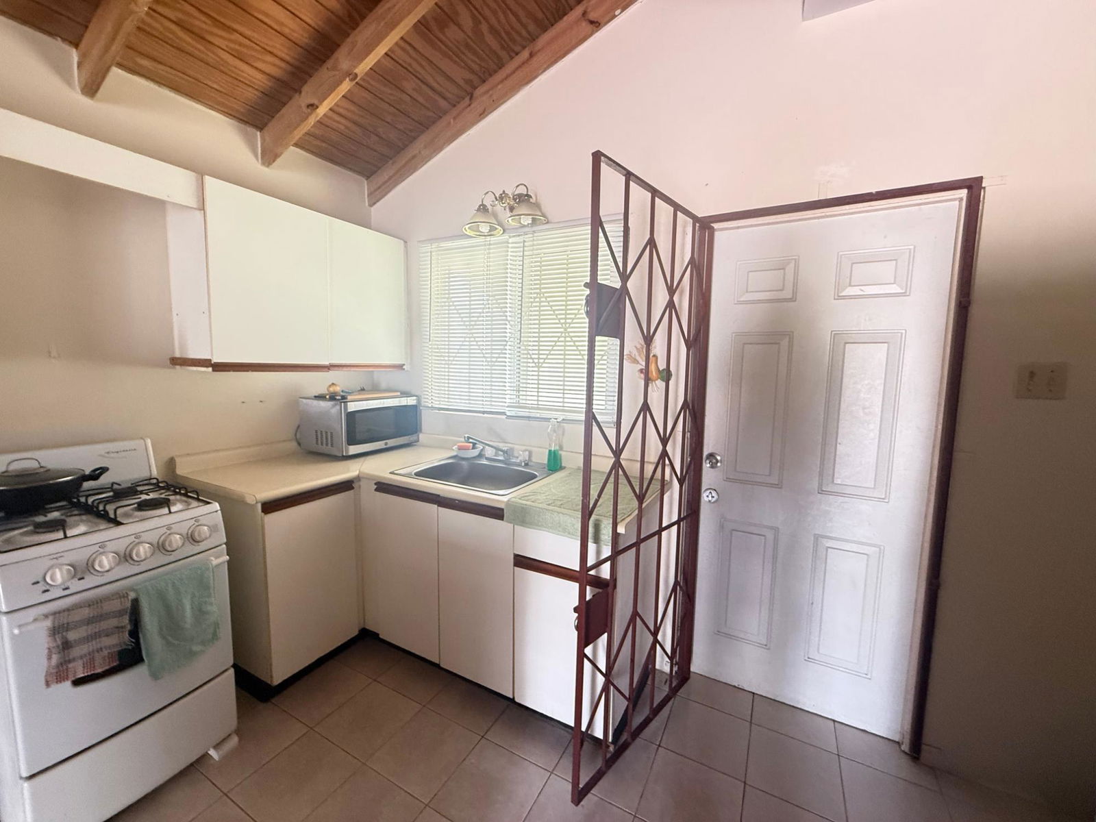 Furnished-2-Bedroom-House-for-Sale-in-Bogue-Village-St.-James-Jamaica Twelfth image of 531 Bogue Village in Bogue Village, St. James, Jamaica - property is For Sale