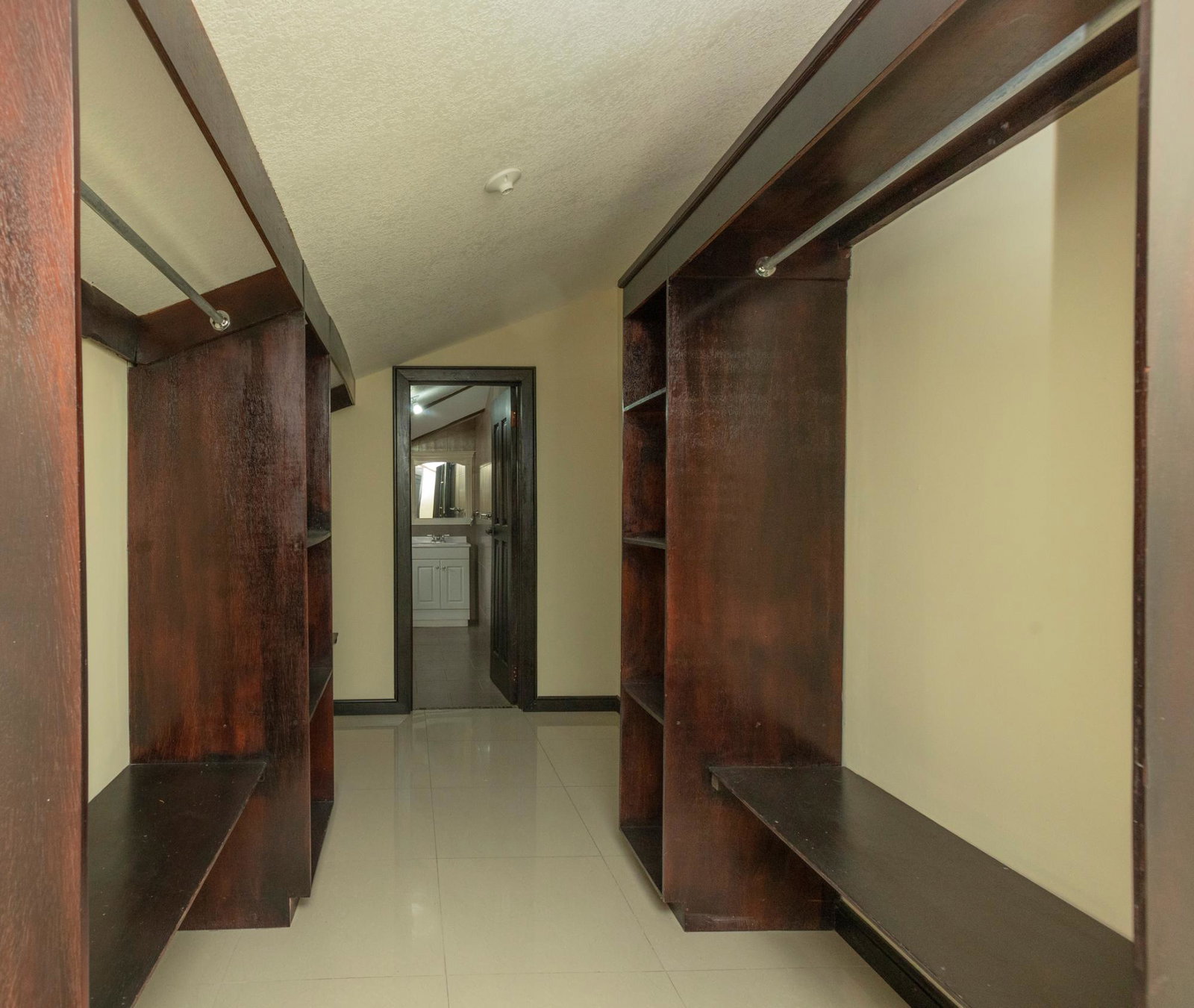 Luxurious-3-Bed-Penthouse-for-Sale-at-1-Kings-Drive-St.-Andrew-Jamaica Sixteenth image of 1 Kings Drive in Kingston 6, St. Andrew, Jamaica - property is For Sale