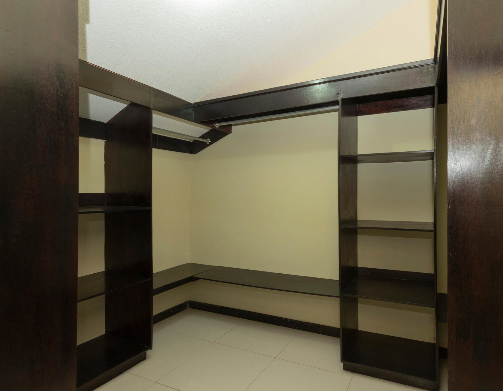 Luxurious-3-Bed-Penthouse-for-Sale-at-1-Kings-Drive-St.-Andrew-Jamaica Eighteenth image of 1 Kings Drive in Kingston 6, St. Andrew, Jamaica - property is For Sale