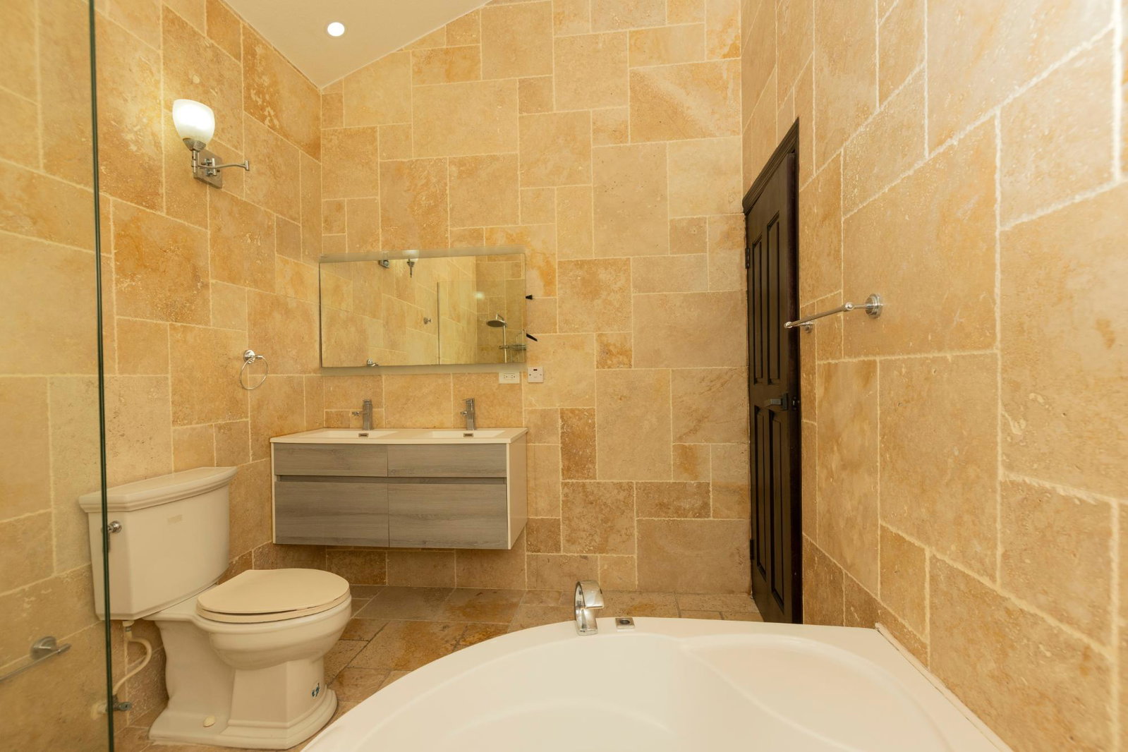 Luxurious-3-Bed-Penthouse-for-Sale-at-1-Kings-Drive-St.-Andrew-Jamaica Eighth image of 1 Kings Drive in Kingston 6, St. Andrew, Jamaica - property is For Sale