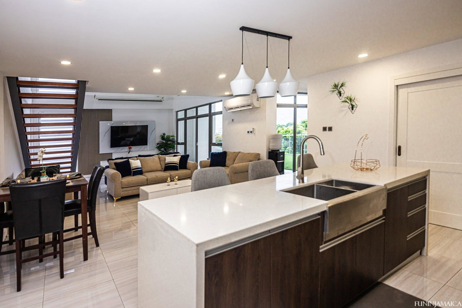 Luxurious-3-Bedroom-Penthouse-for-Rent-in-Kingston-8-St.-Andrew-Jamaica Fifth image of 406-41 Upper Waterloo Road in Kingston 8, St. Andrew, Jamaica - property is For Rent
