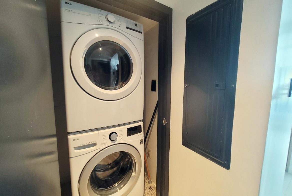 Thirteenth image of 910-2-4 King Street in KINGSTON, Kingston, Jamaica - property is For Rent