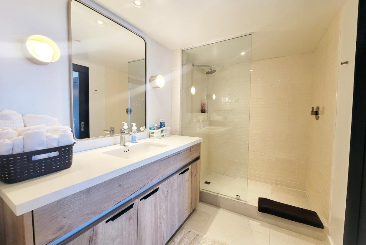 Sixteenth image of 910-2-4 King Street in KINGSTON, Kingston, Jamaica - property is For Rent