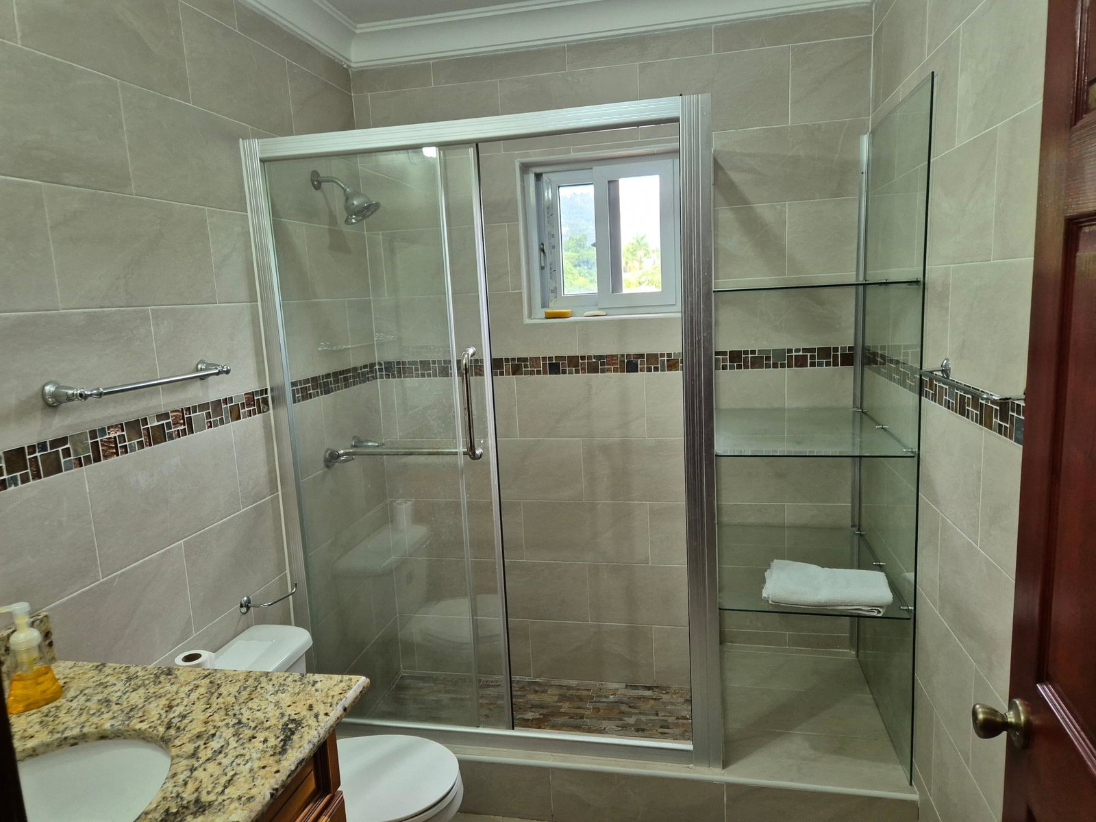 Thirteenth image of 20-22 Charlemont Avenue in Kingston 6, St. Andrew, Jamaica - property is For Rent