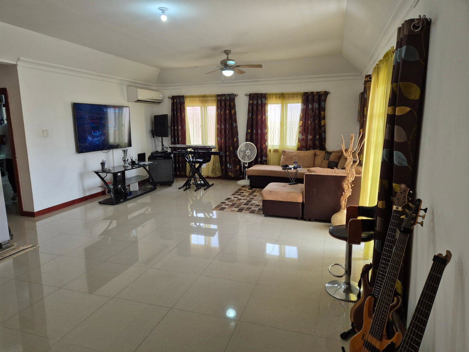 Seventh image of 20-22 Charlemont Avenue in Kingston 6, St. Andrew, Jamaica - property is For Rent