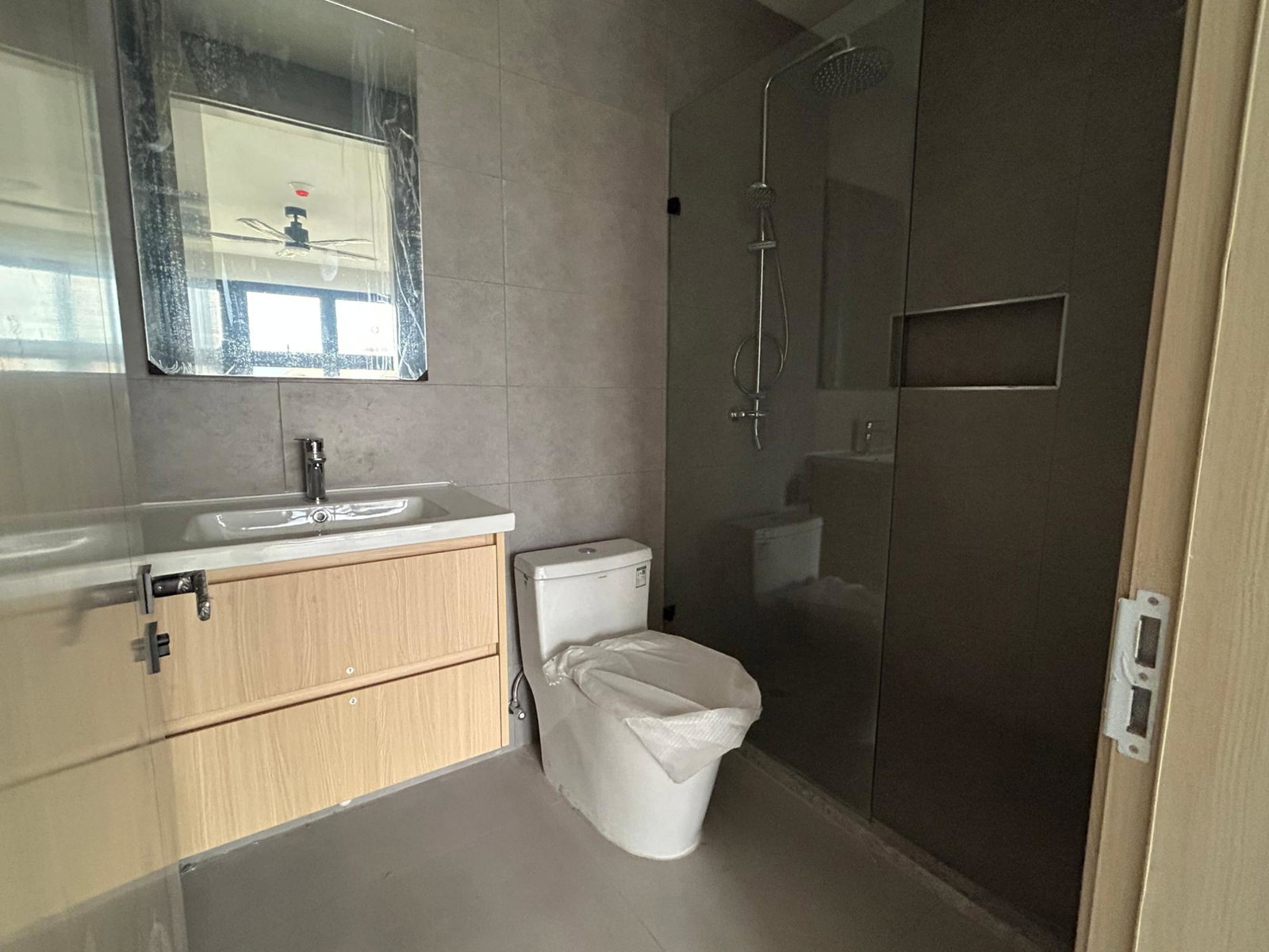 Fifteenth image of 402-2 Somerton Avenue in Kingston 6, St. Andrew, Jamaica - property is For Sale